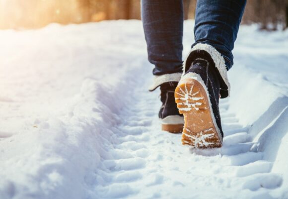 walking in snow, wintertime