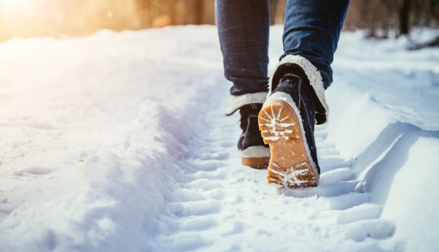 walking in snow, wintertime