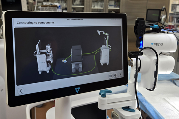 VELYS connecting robotic-assisted knee replacement surgery at Glacial Ridge Hospital